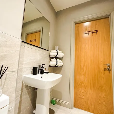 Apartment Prime Leeds- Spacious Cinema