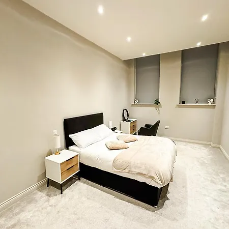 Апартаменти Prime Leeds- Spacious Cinema Лідс