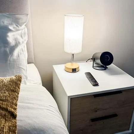 Prime Leeds- Spacious Cinema Лідс