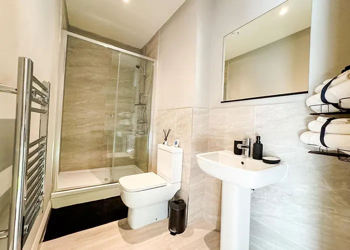 Апартаменти Prime Leeds- Spacious Cinema