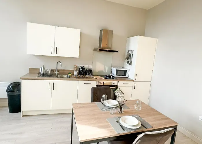 Prime Leeds- Spacious Cinema Лідс